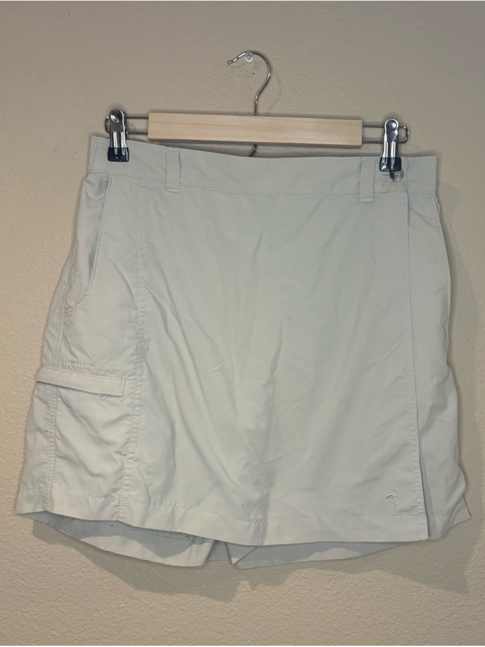 Columbia Omni-Shade Women’s Beige Solid Skort Size M  Pockets Zip Closure